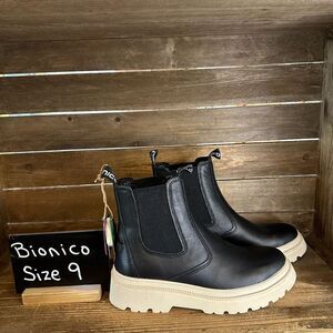 New Womens Bionica Drina Black Leather Lug Sole Ankle Chelsea Boots Size‎ 9 M